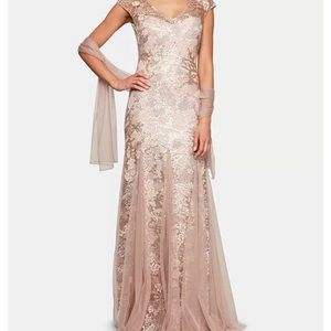 Alex Evenings
Embellished-Lace Embroidered Illusion Gown & Shawl